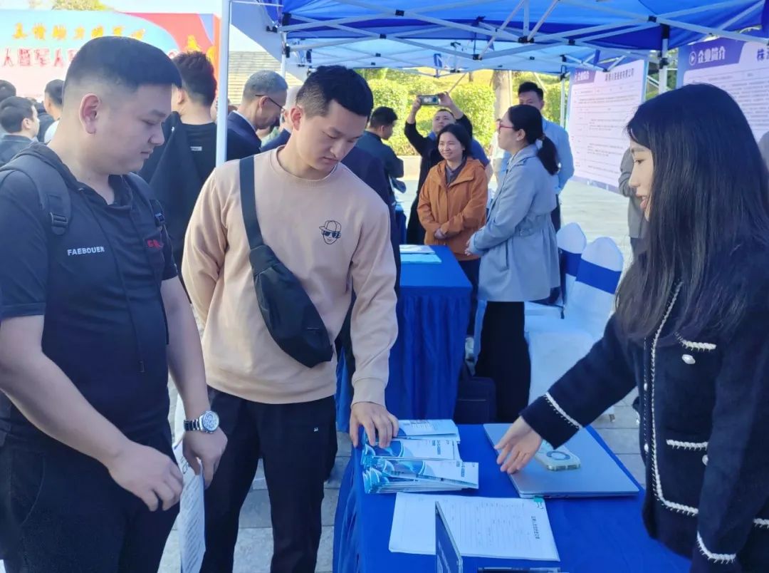 【精飛要聞】精飛亮相秋季退役軍人軍屬專場(chǎng)招聘會(huì)，省退役軍人事務(wù)廳領(lǐng)導(dǎo)調(diào)研指導(dǎo)